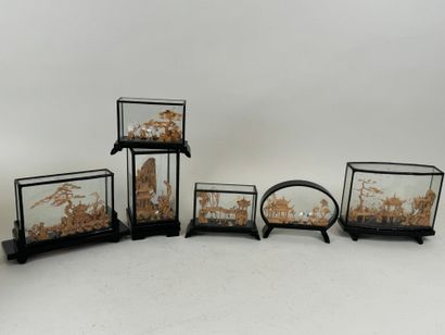 CHINA, 20th century.
Collection of 6 glass...
