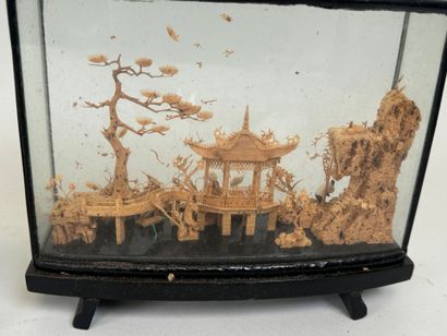 CHINA, 20th century.
Collection of 6 glass...