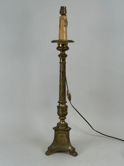 Brass tripod candlestick.
Mounted as a lamp.
19th...