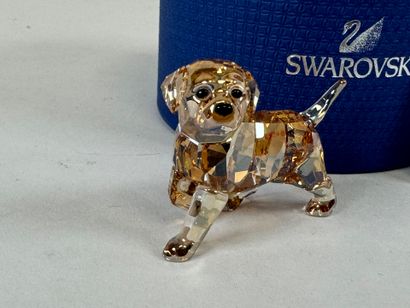 SWAROVSKI. 
Petit chien en cristal fumé facetté.
3,5...