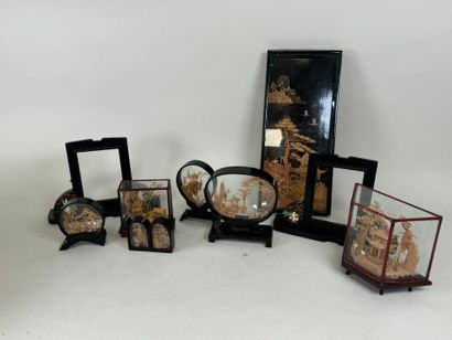 CHINA, 20th century.
Collection of 7 glass...
