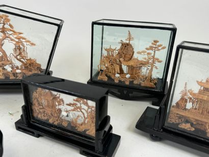CHINA, 20th century.
Collection of 7 glass...