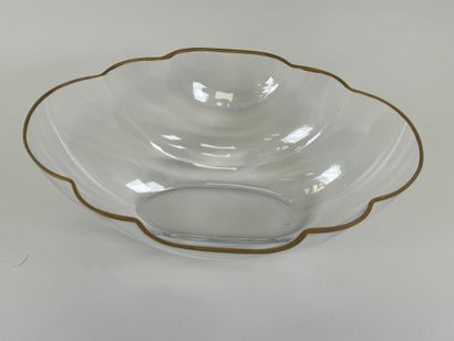 Grand saladier de forme polylobée en verre...