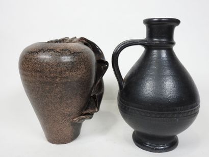 Set including :
- Black-glazed ceramic pitcher,...