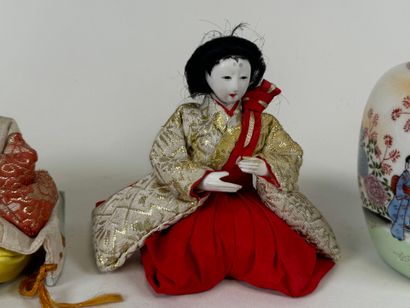 JAPON, XXe.
Petit pot couvert en porcelaine...