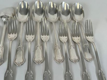Partie de ménagère en argent ciselé modèle...