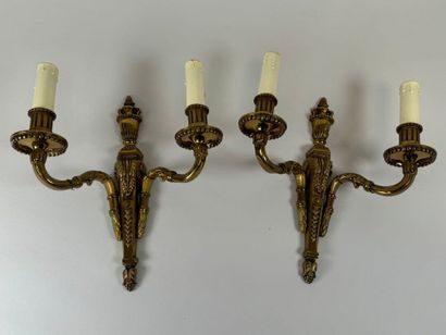 Paire d'appliques en bronze doré à deux bras...