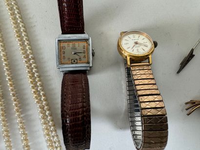 Lot of costume jewelry including 2 wristwatches,...