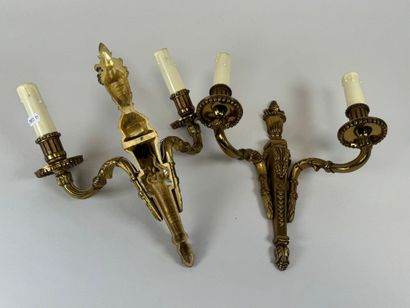 Paire d'appliques en bronze doré à deux bras...
