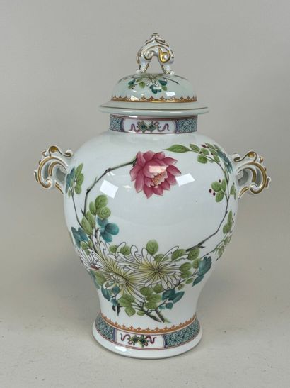 HAVILAND in LIMOGES.
Large covered porcelain...