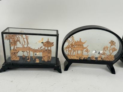 CHINA, 20th century.
Collection of 6 glass...