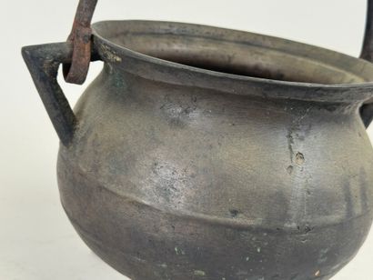 CHINA, FOLK ART.
Tripod cauldron in bronze...