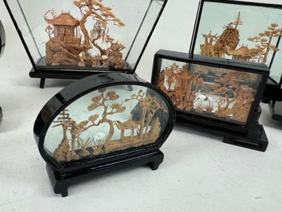 CHINA, 20th century.
Collection of 7 glass...