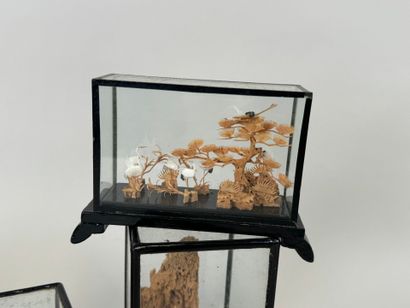 CHINA, 20th century.
Collection of 6 glass...