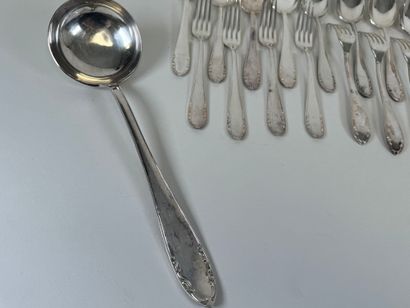 Partie de ménagère en métal argenté modèle...