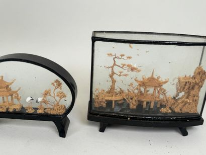 CHINA, 20th century.
Collection of 6 glass...