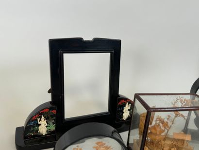 CHINA, 20th century.
Collection of 7 glass...