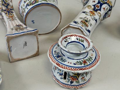 Small lot of 5 pieces in Rouen-inspired earthenware.
Dish...