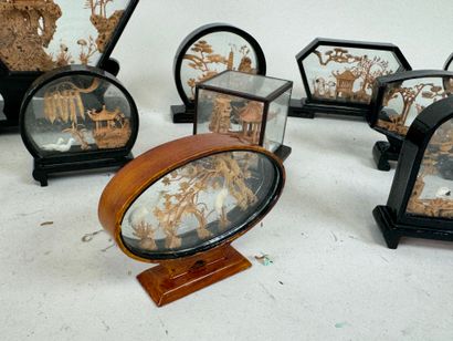 CHINA, 20th century.
Collection of 10 glass...