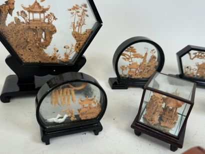 CHINA, 20th century.
Collection of 10 glass...