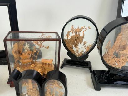 CHINA, 20th century.
Collection of 7 glass...
