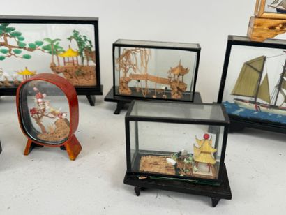CHINA, 20th century.
Collection of 9 glass...