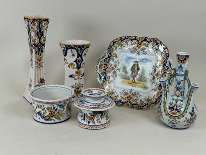 Small lot of 5 pieces in Rouen-inspired earthenware.
Dish...
