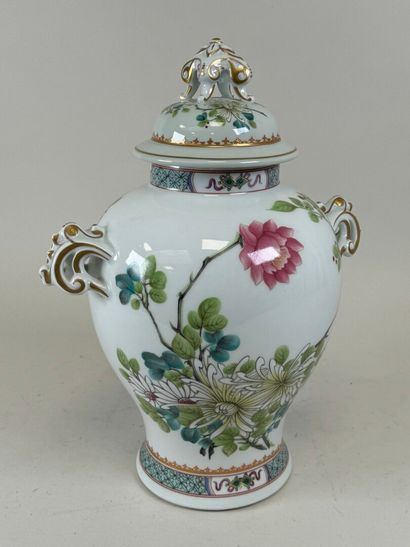 HAVILAND in LIMOGES.
Large covered porcelain...