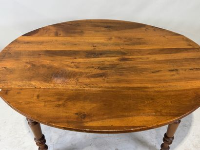 Oval wooden shutter table with turned legs,...