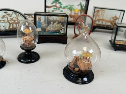 CHINA, 20th century.
Collection of 9 glass...