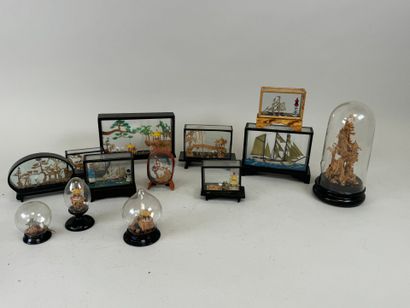 CHINA, 20th century.
Collection of 9 glass...