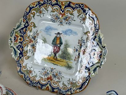 Small lot of 5 pieces in Rouen-inspired earthenware.
Dish...