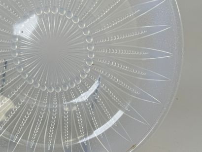 ETLING.
Large circular opalescent molded...