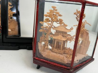 CHINA, 20th century.
Collection of 7 glass...