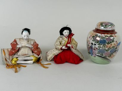 JAPON, XXe.
Petit pot couvert en porcelaine...