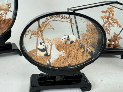CHINA, 20th century.
Collection of 7 glass...