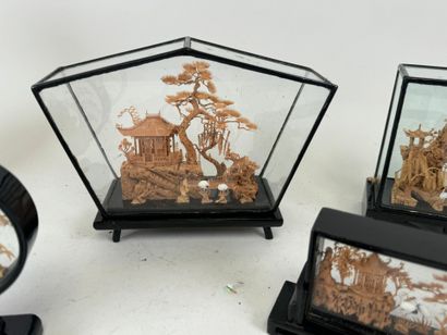 CHINA, 20th century.
Collection of 7 glass...