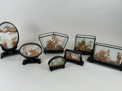 CHINA, 20th century.
Collection of 7 glass...
