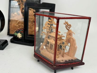 CHINA, 20th century.
Collection of 7 glass...