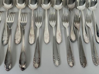 Partie de ménagère en métal argenté modèle...