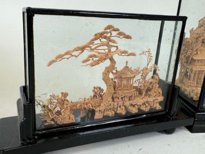 CHINA, 20th century.
Collection of 6 glass...