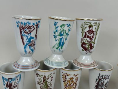 Lot including :
- nine polychrome porcelain...