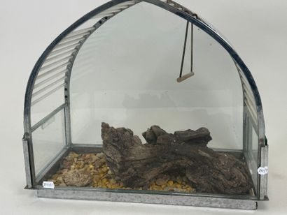 Small cage in chromed metal and glass.
34...