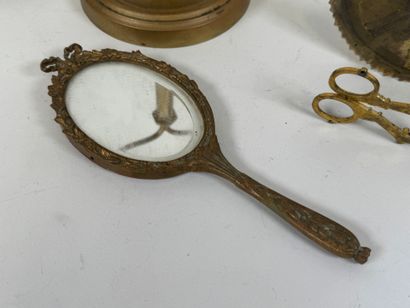 Lot including :
- chased bronze mouchette...