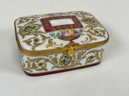 LE TALLEC in PARIS.
Small rectangular box...