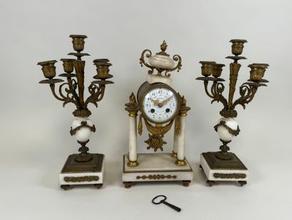 PERREAU in Montrichard.
White marble and...