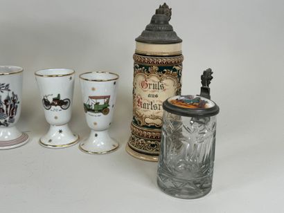 Lot including :
- nine polychrome porcelain...