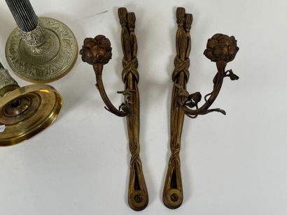 Lot including :
- A pair of ormolu and chased...