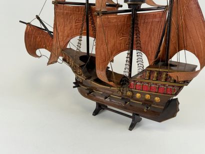 Model boat in wood, rope and brass.
58 x...