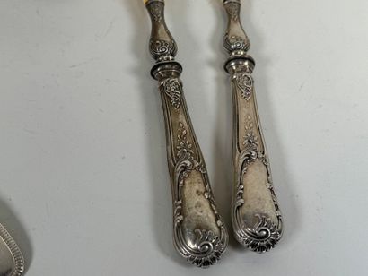 Silver lot including :
- two kettledrums,...